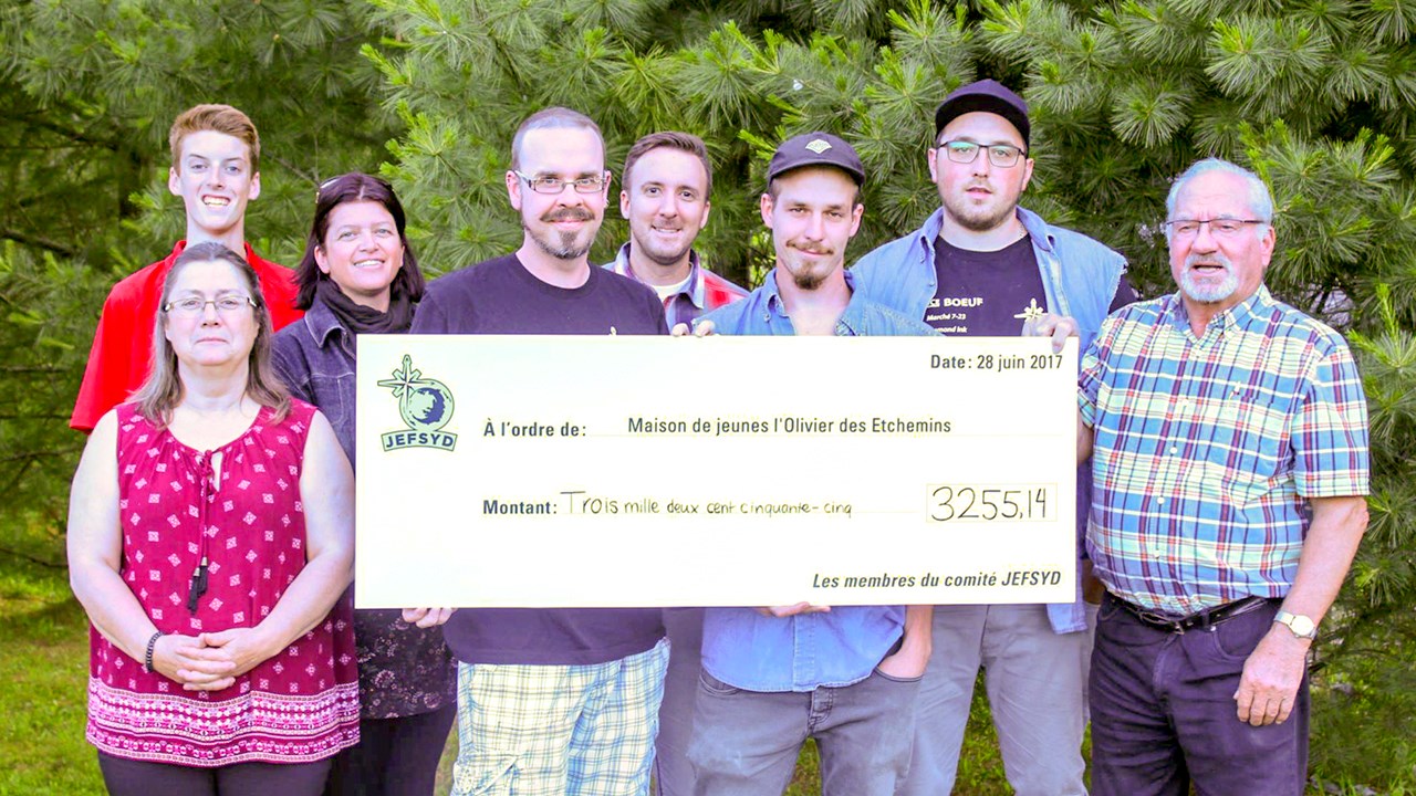 Le comité JEFSYD remet 3 255 $ à la Maison de Jeunes l’Olivier des Etchemins