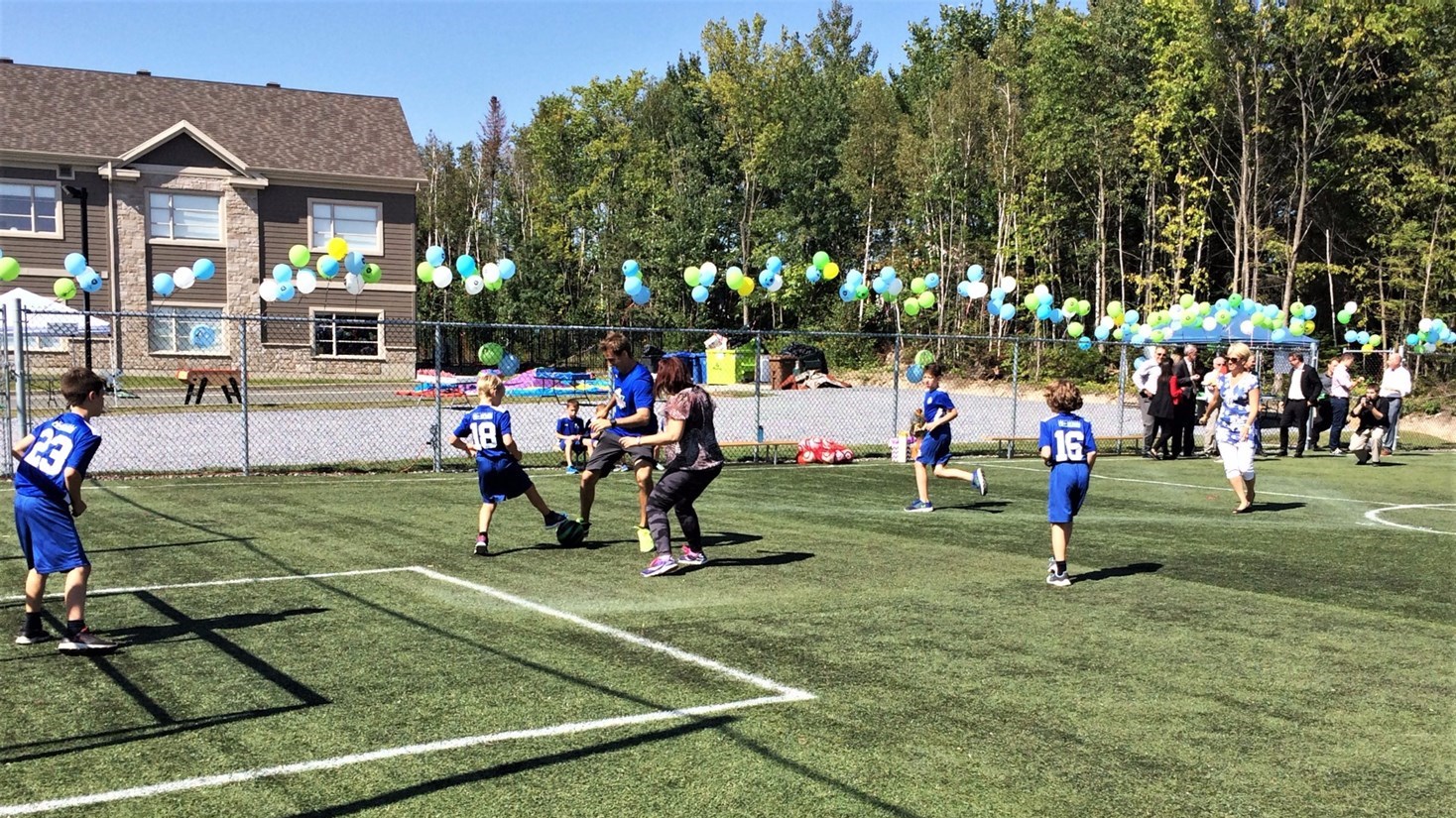 L'école Vision Beauce de Sainte-Marie a inauguré son terrain de soccer synthétique lors du lundi 28 août 2017.
