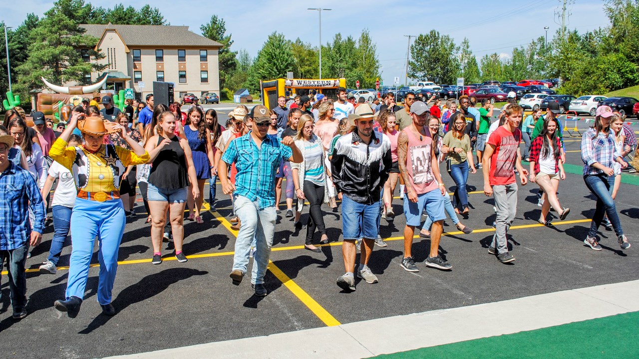 Le Cégep Beauce-Appalaches fête sa rentrée sur le thème du western
