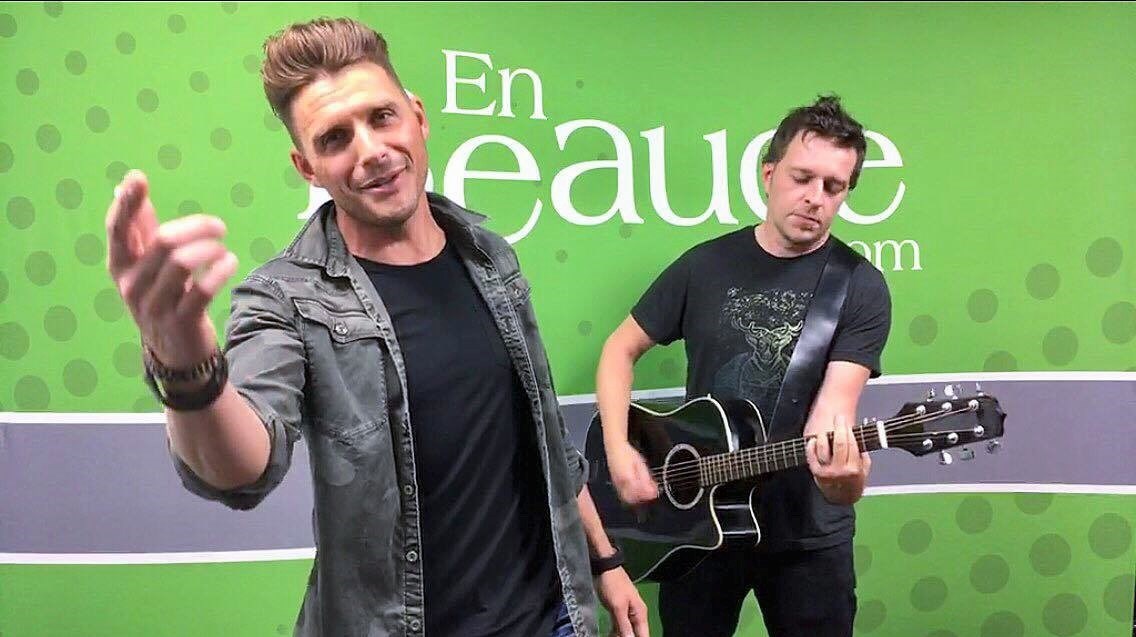 Robby Johnson et son guitariste Michel Francoeur.