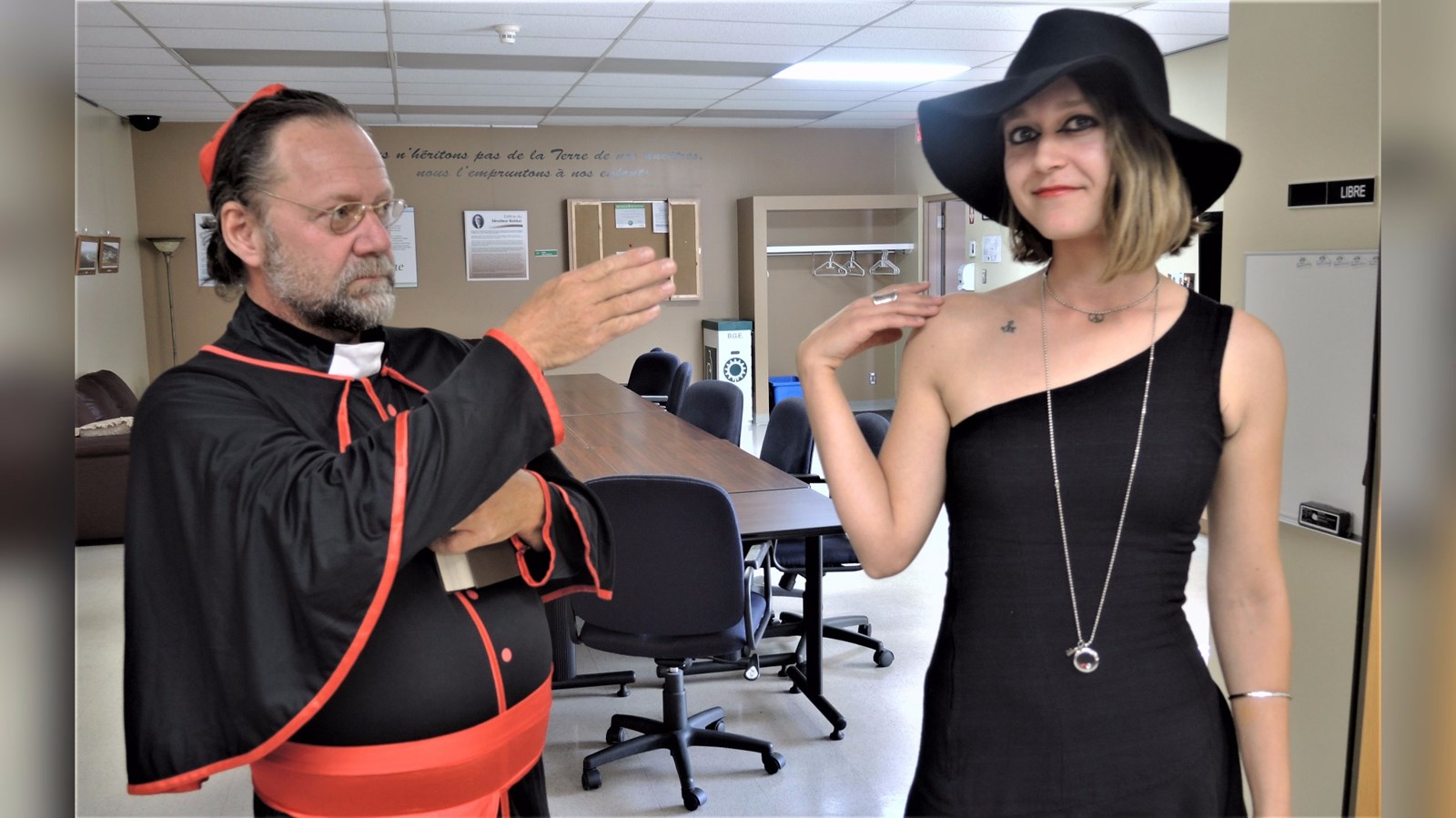 Le Curé Morin et Marie-Blanche, deux des quatre personnages qui animeront les légendes dans les dix municipalités de la MRC Robert-Cliche lors du samedi 23 septembre prochain.