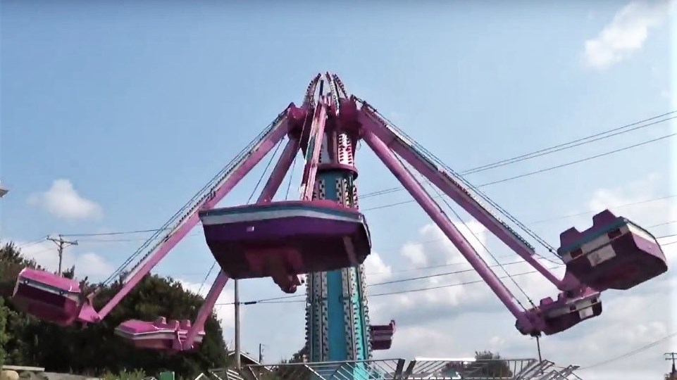 Pascal s'est rendu à la 2e édition du Festi-Lions, qui s'est déroulée dans le stationnement arrière du Carrefour Saint-Georges du 15 au 17 septembre 2017, pour y tourner des images de l'événement.