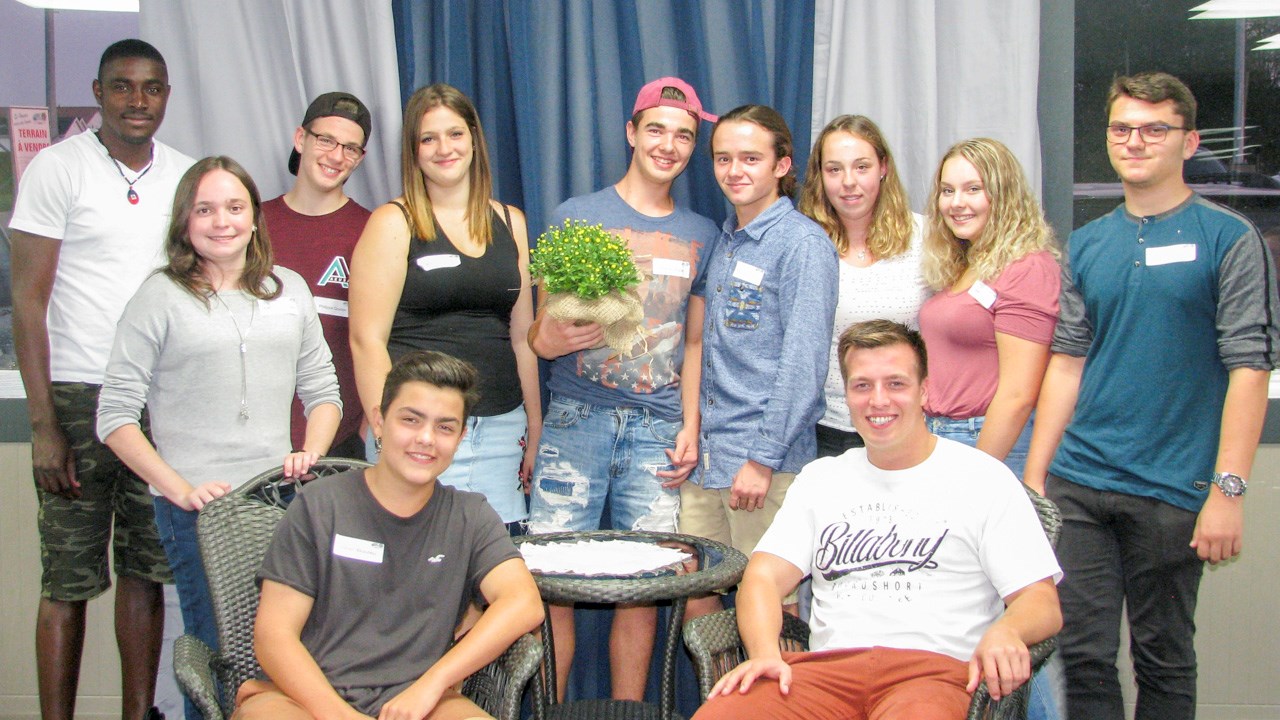 Plusieurs jeunes membres de divers comités de la Municipalité de Saint-Honoré-de-Shenley (comité soccer, comité bibliothèque et comité de l'exposition agricole de Beauce)