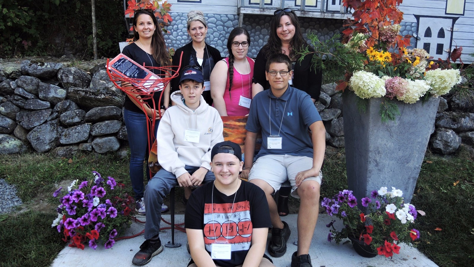 Des membres et des intervenants de la Maison des jeunes de la MRC Robert-Cliche étaient sur place à Saint-Joseph-des-Érables pour assister à la Tournée des légendes.