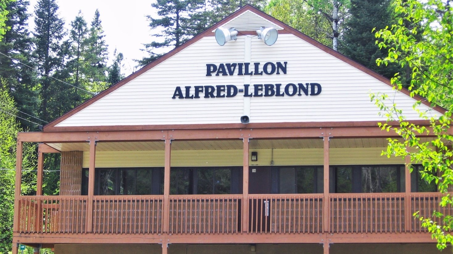 L’eau des salles de bain du pavillon Alfred-Leblond au parc des Sept-Chutes sera impropre à la consommation jusqu’au vendredi 29 septembre 2017. De plus, les autres fontaines d’eau du parc seront fermées d’ici là.
