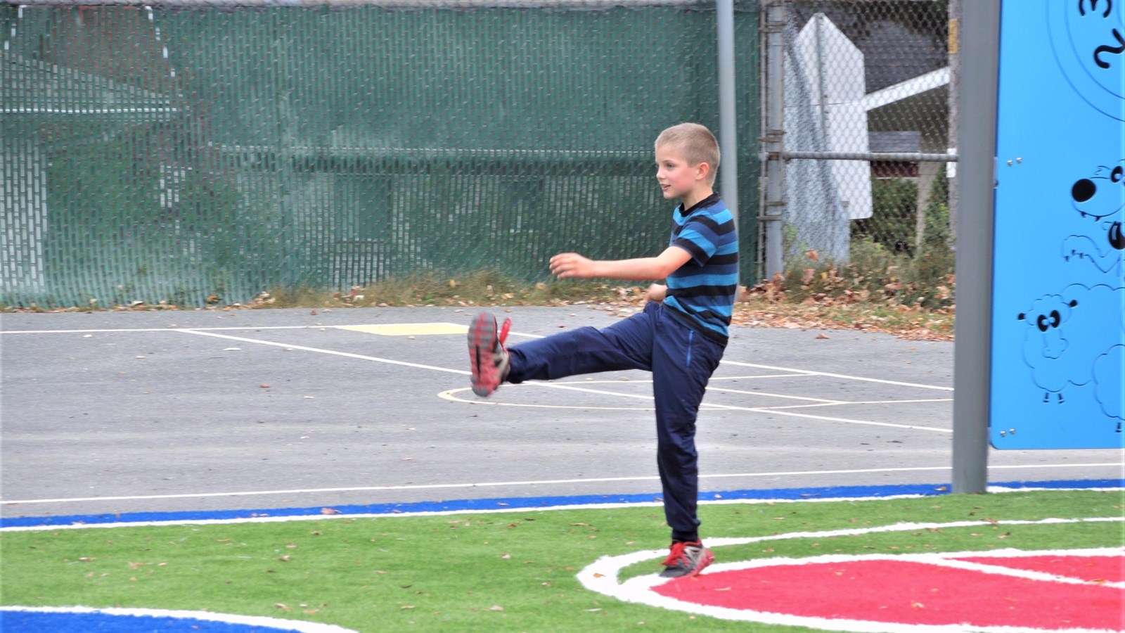 Le nouveau terrain multisports de l'école primaire Monseigneur-Fortier à Saint-Georges est notamment doté d'un terrain de soccer synthétique.