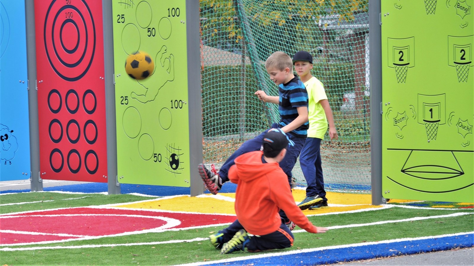 Le nouveau terrain multisports de l'école primaire Monseigneur-Fortier à Saint-Georges est notamment doté d'un terrain de soccer synthétique.