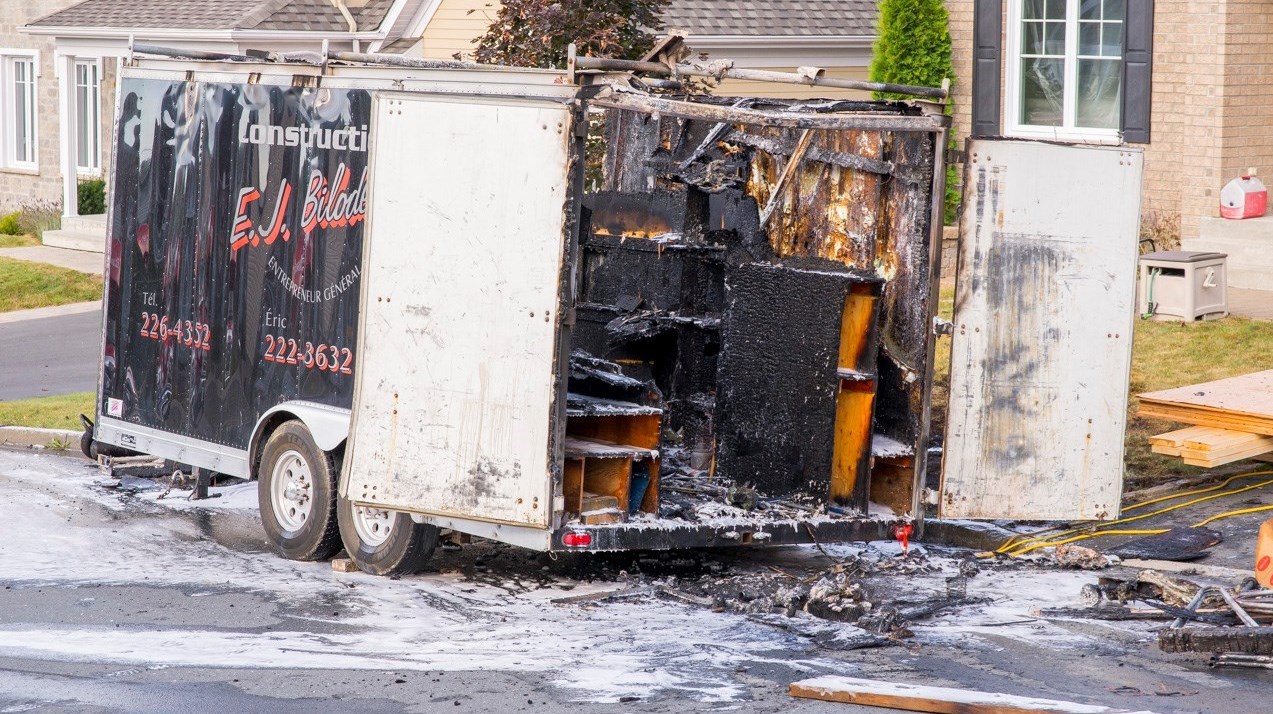 Une remorque de Construction E.J. Bilodeau prend feu à St-Georges