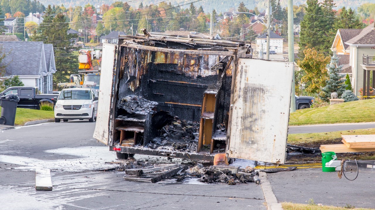 Une remorque de Construction E.J. Bilodeau prend feu à St-Georges