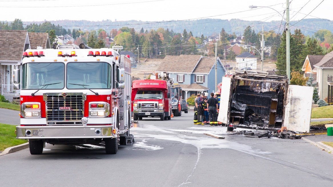 Une remorque de Construction E.J. Bilodeau prend feu à St-Georges