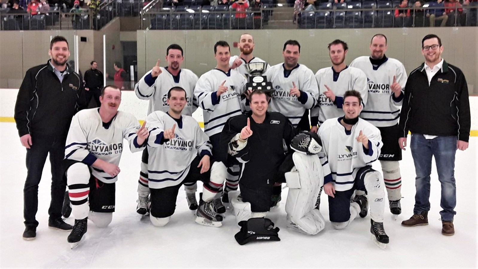 Les gagnants de la classe D consolation, Clyvanor, lors de la 67e édition du tournoi Comrie Desjardins qui s'est déroulée du 2 au 5 février 2017.