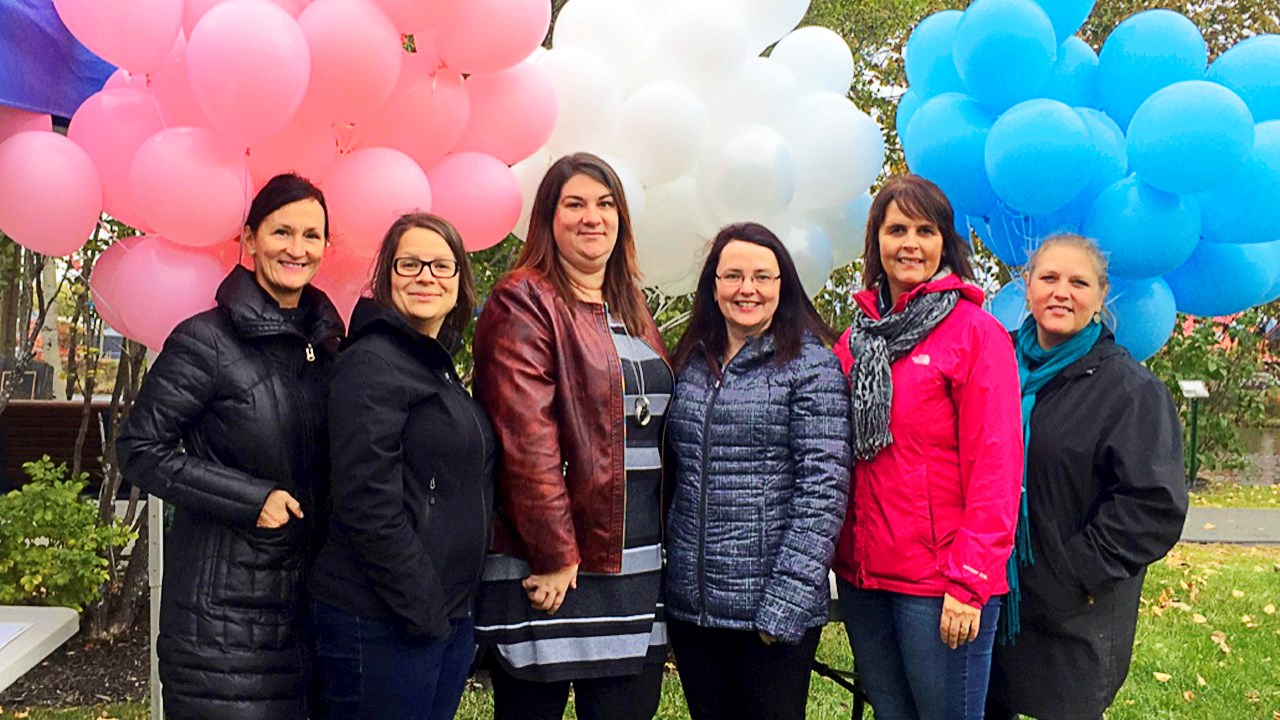 De gauche à droite, Lyne Grenier, Andréane Loubier, Mélanie Veilleux, Sylvie Gagnon, Tania Poulin, Josée St-Pierre (organisatrices et membres du Conseil d'administration de Parents d'Anges). 