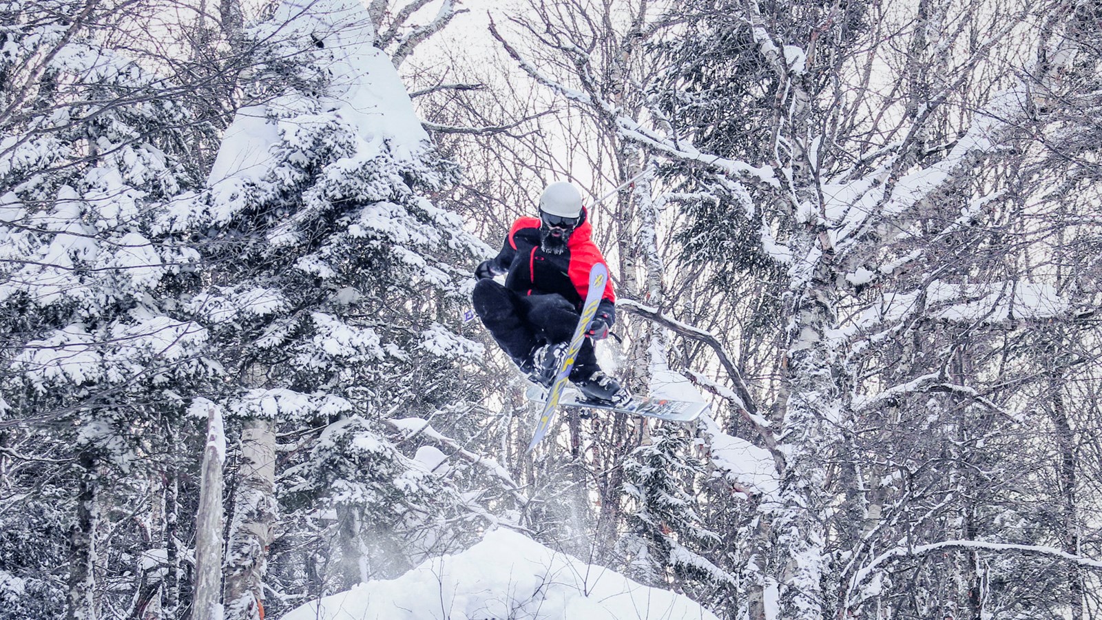 Toute l'équipe du Massif du Sud s'active à préparer au mieux la station pour l'hiver