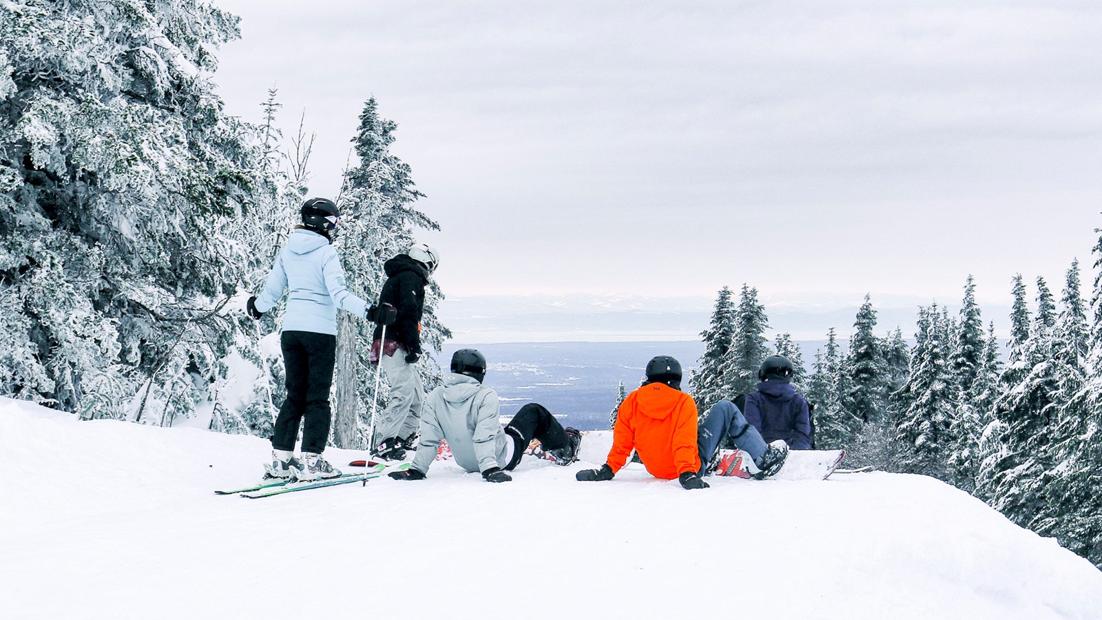 Toute l'équipe du Massif du Sud s'active à préparer au mieux la station pour l'hiver
