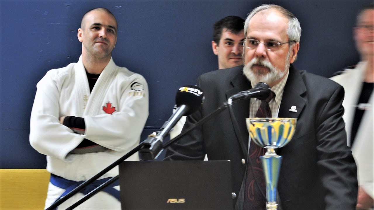 Le maire de la Ville de Saint-Georges, Claude Morin, lors de l'inauguration officielle du nouveau dojo su Club de judo St-Georges.