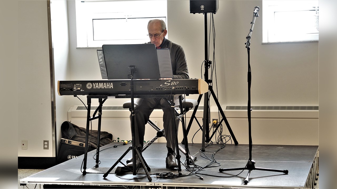 C'est le musicien-claviériste André Chrétien qui a assuré l'animation musicale du 29e Brunch-bénéfice du président.