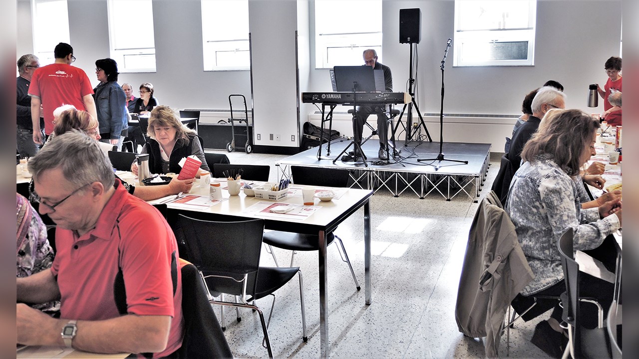 C'est le musicien-claviériste André Chrétien qui a assuré l'animation musicale du 29e Brunch-bénéfice du président.