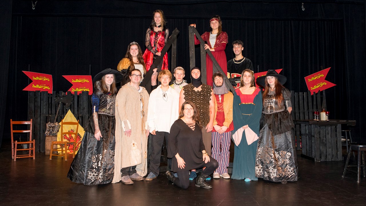 Des finissants du Cégep rendent un hommage satirique à Shakespeare 