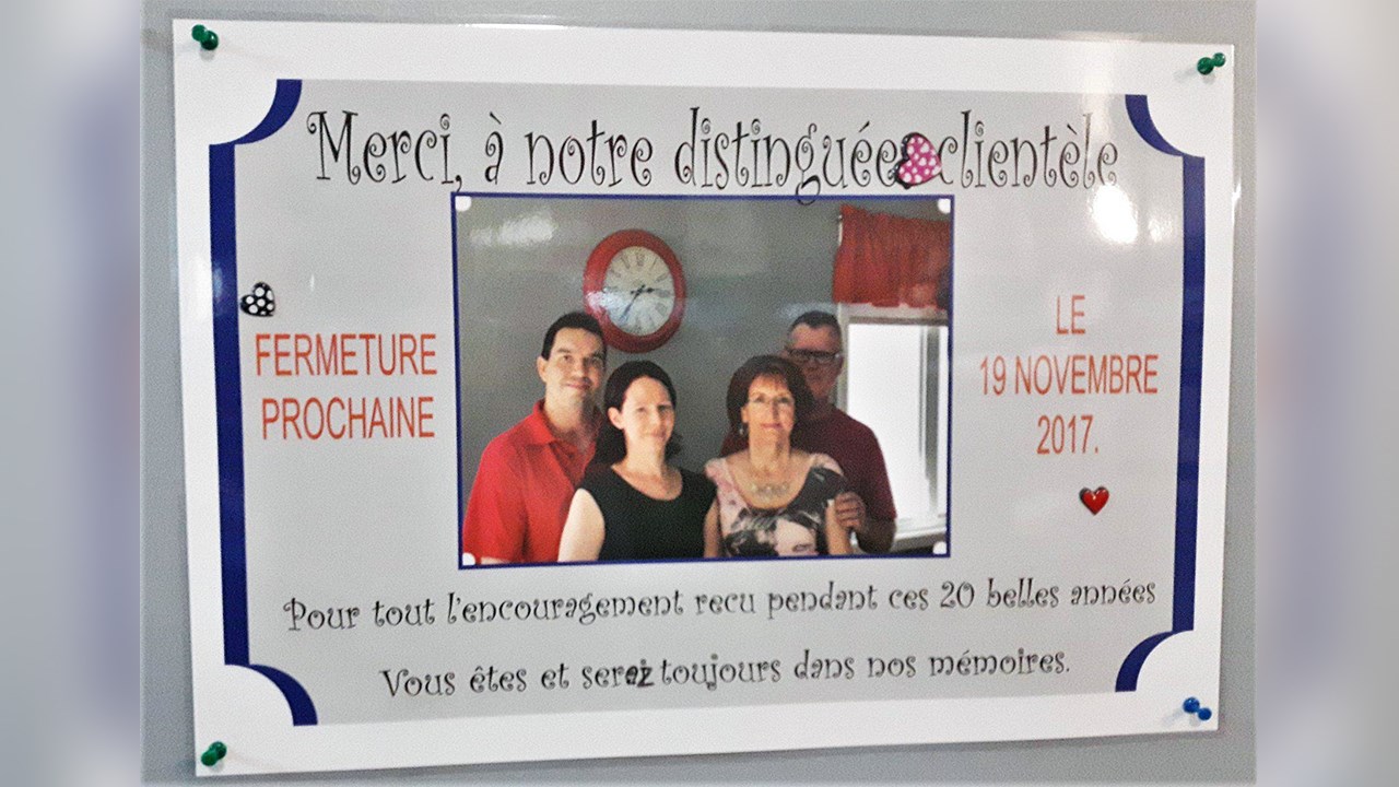 Dans cette capsule d'Hier à aujourd'hui avec Normand DeLessard, Normand présente des images des derniers moments du restaurant Le Villageois de la Guadeloupe qui ferme ses portes aujourd'hui, dimanche le 19 novembre 2017.
