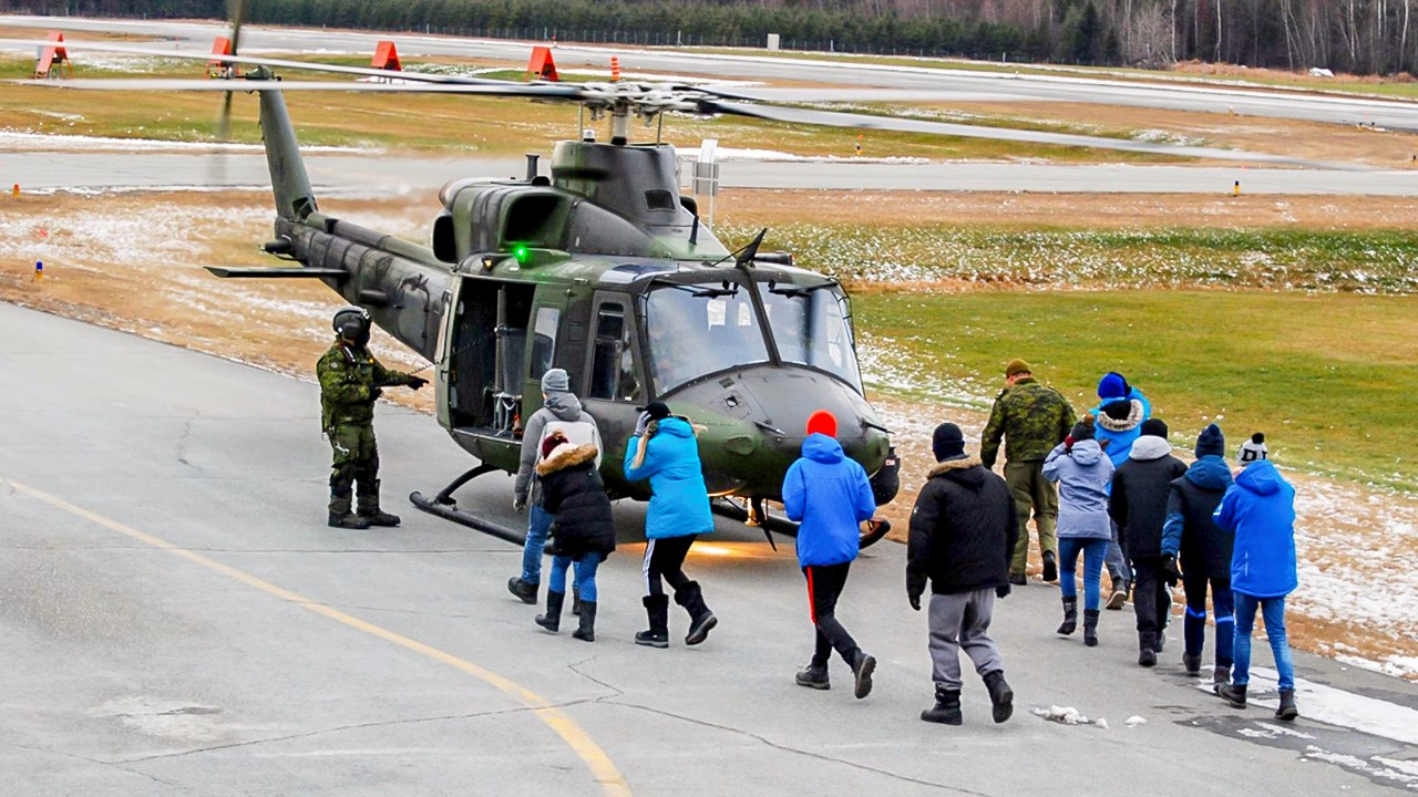 Dans les coulisses de la promenade en hélicoptères des cadets de l'air de Saint-Georges