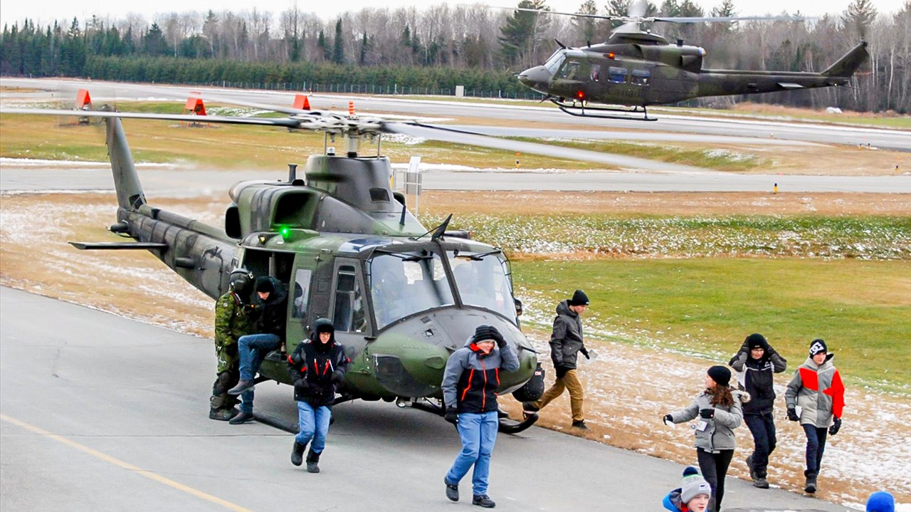 Dans les coulisses de la promenade en hélicoptères des cadets de l'air de Saint-Georges