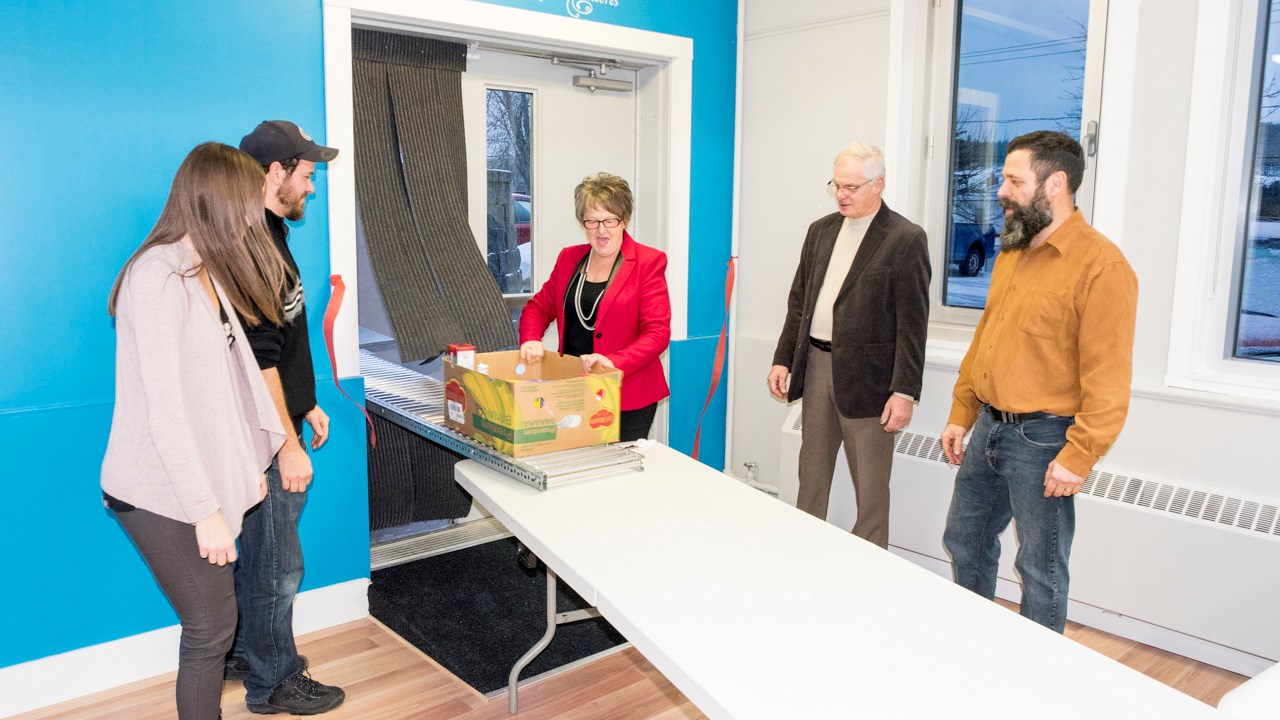 Inauguration du nouveau local du comptoir d'aide alimentaire OASIS à Saint-Jules 