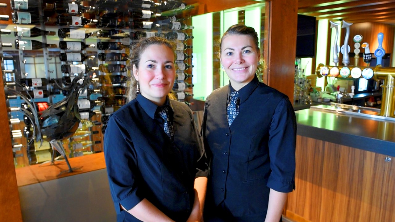 Une ambiance festive aux « Vendredis chansonnier » du St-Hubert de Saint-Georges