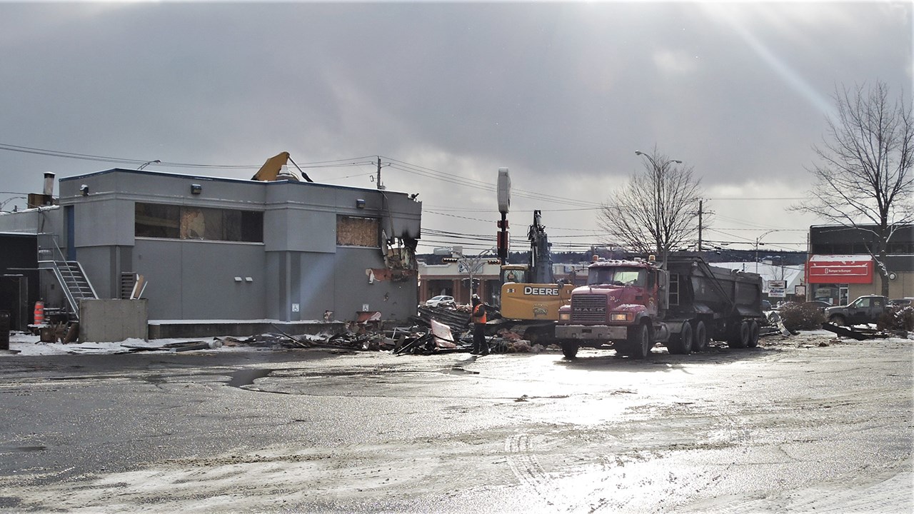 La démolition du Burger King et du Thaï Express de St-Georges est amorcée