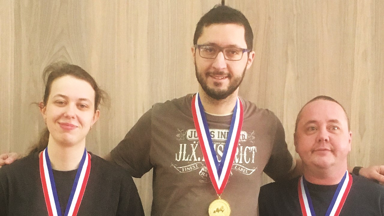 Remise des médailles aux participants des Olympiades en ébénisterie à Ste-Marie