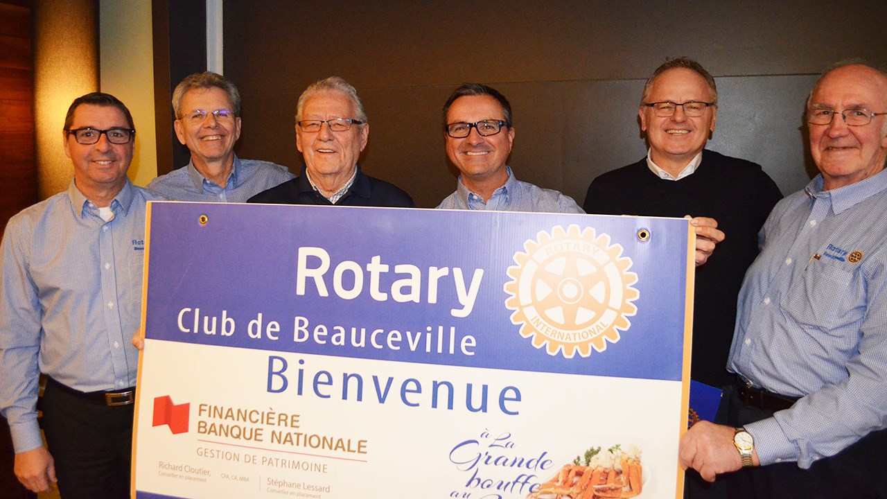 Une partie des membres du club Rotary.