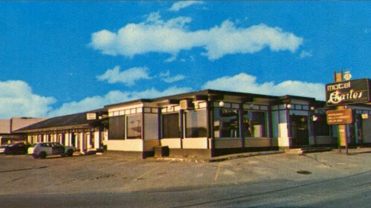 Dans cette capsule d'Hier à aujourd'hui avec Normand DeLessard, Normand présente des souvenirs du Restaurant motel Charles de Saint-Georges.