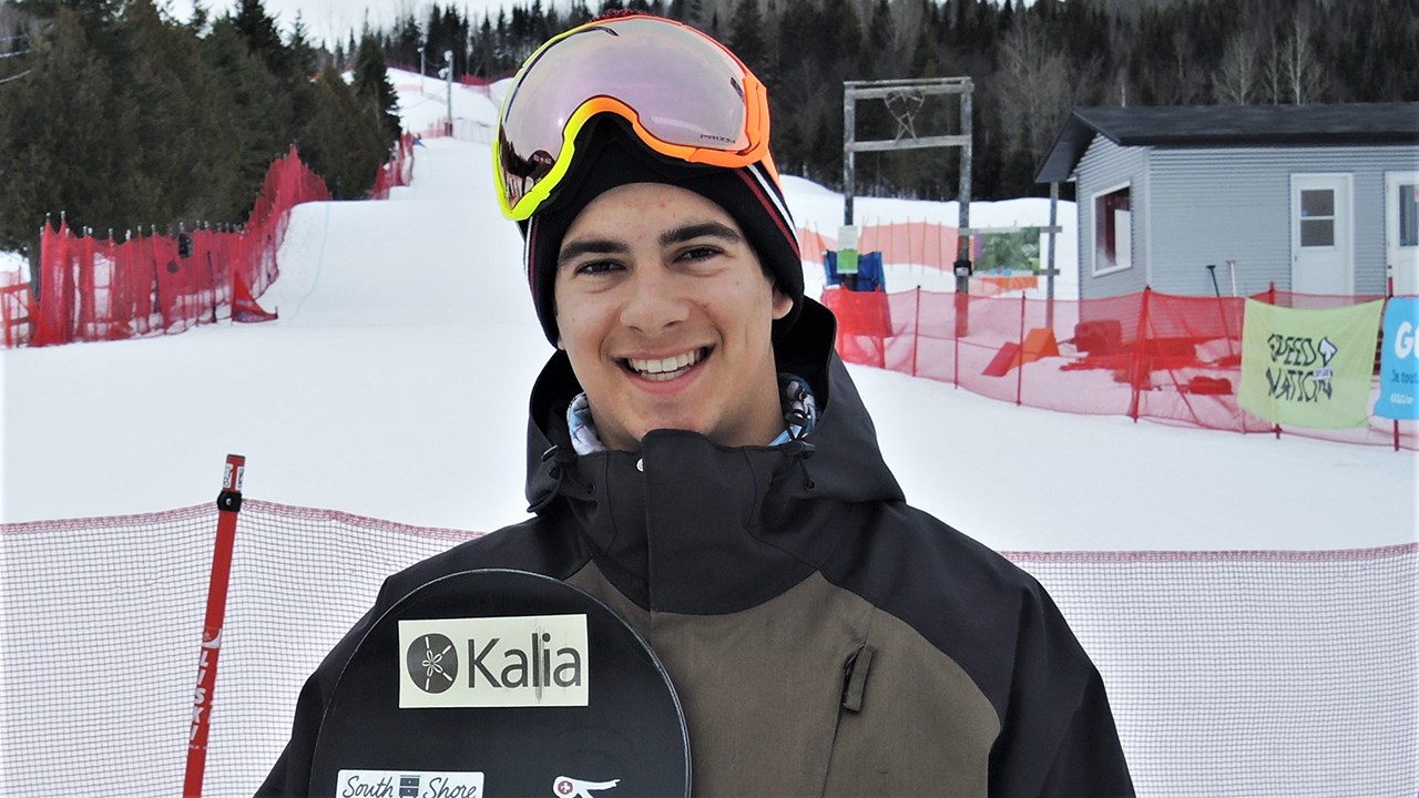 Éliot Grondin, athlète en snowboard cross de Sainte-Marie, est devenu un Olympien à l'âge de 16 ans seulement.