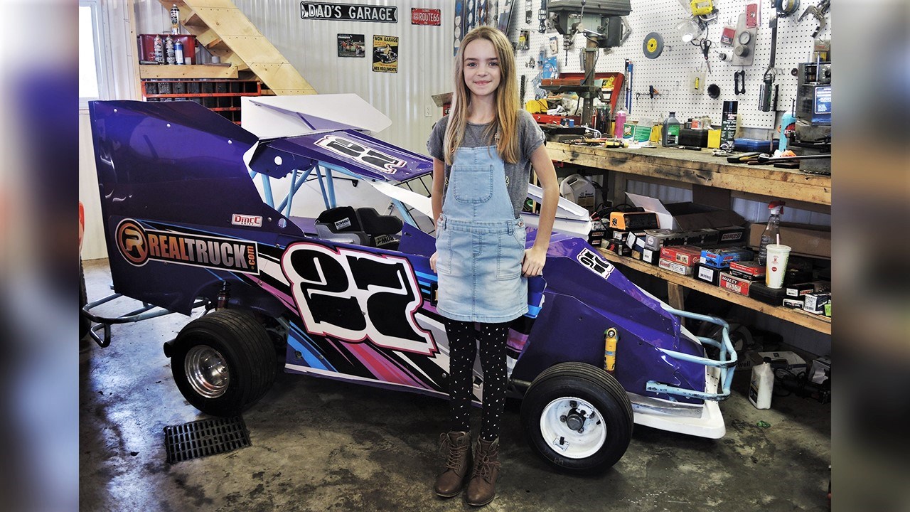 Chloé Grondin, de Saint-Georges, âgée de 10 ans, participera à sa première course automobile en carrière lors des 19 et 20 mai 2018 à l'Autodrome Chaudière de Vallée-Jonction.