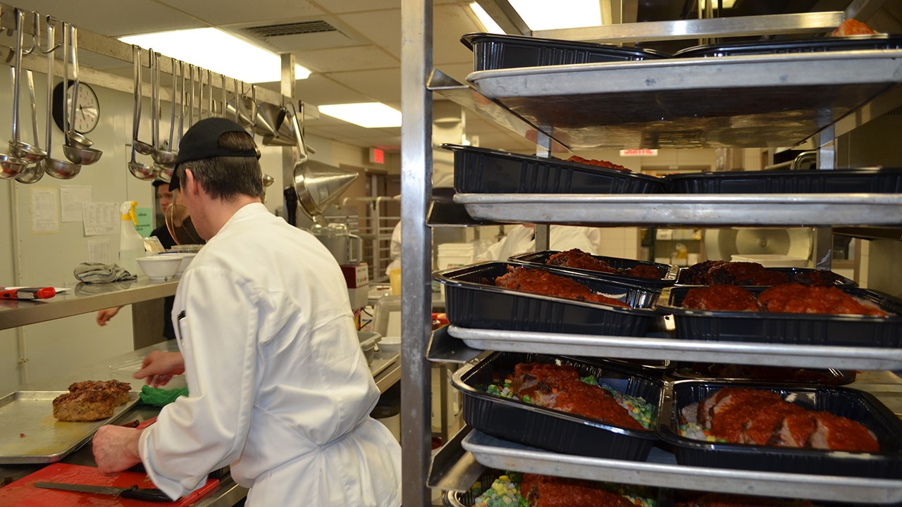 2 000 pains de viande pour Moisson Beauce cuisinés par des étudiants