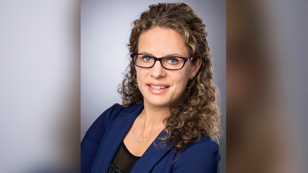Manon Bougie est conseillère en finances personnelles à l’emploi de Desjardins depuis 17 ans et conférencière depuis plus de 10 ans.