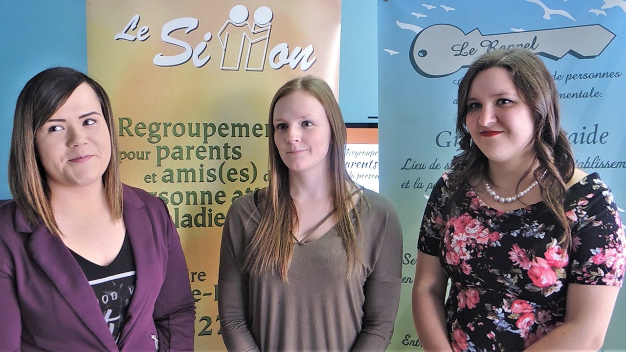 De gauche à droite : Joanie Gagnon, intervenante du Service de développement et de maintien en emploi du Rappel, Alexandra Morin, intervenante pour l'Atelier du Rappel, et Lyna Fortin, intervenante communautaire du Sillon.