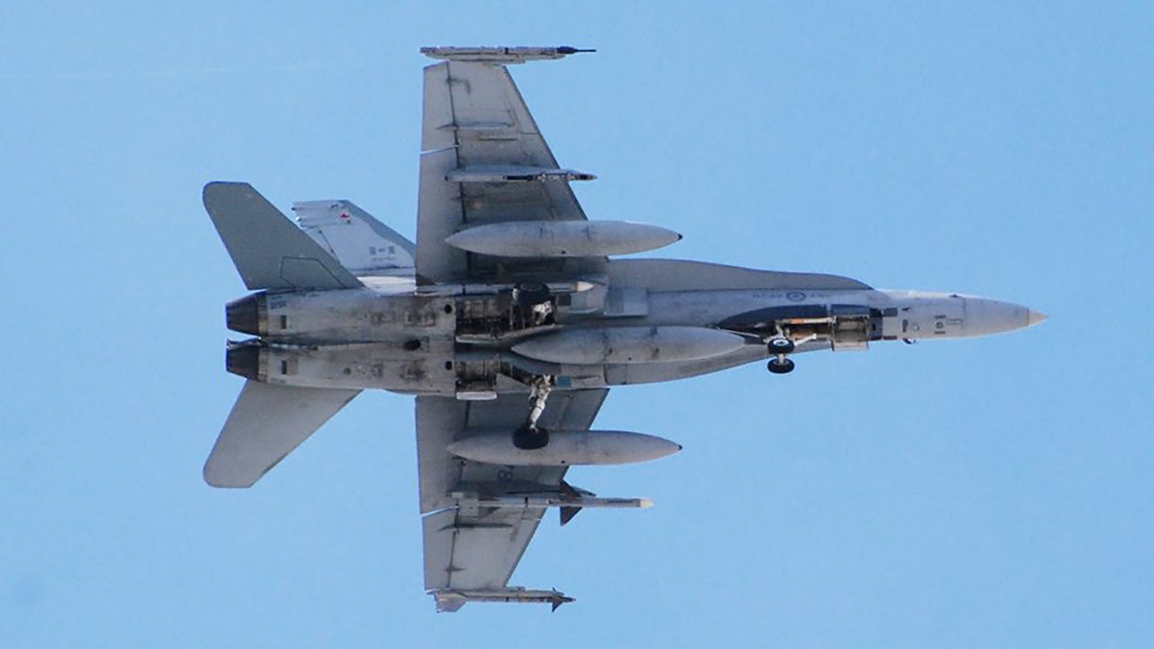 Des F-18 ont survolé le ciel de la région dimanche matin