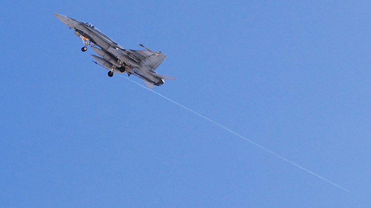 Des F-18 ont survolé le ciel de la région dimanche matin