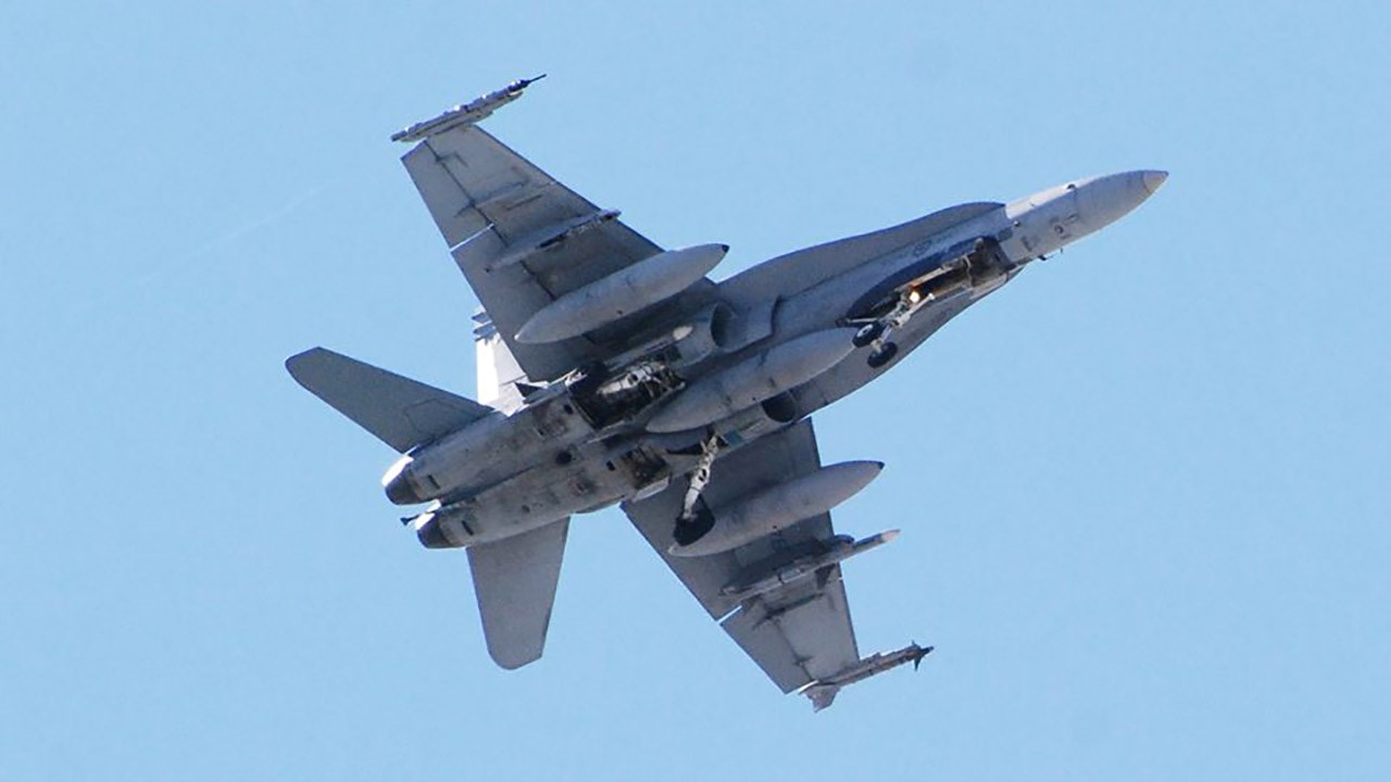 Des F-18 ont survolé le ciel de la région dimanche matin
