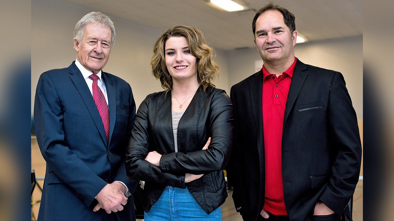 Les trois ambassadeurs de la quatrième campagne annuelle de financement de la Fondation du coeur Beauce-Etchemin. De gauche à droite : Gilles Bernier, ex-député de Beauce, ex-représentant du Canada en Haïti et retraité, Cindy Groleau, étudiante et grande sportive, et André Lessard, CPA, CA chez Boccam inc.
