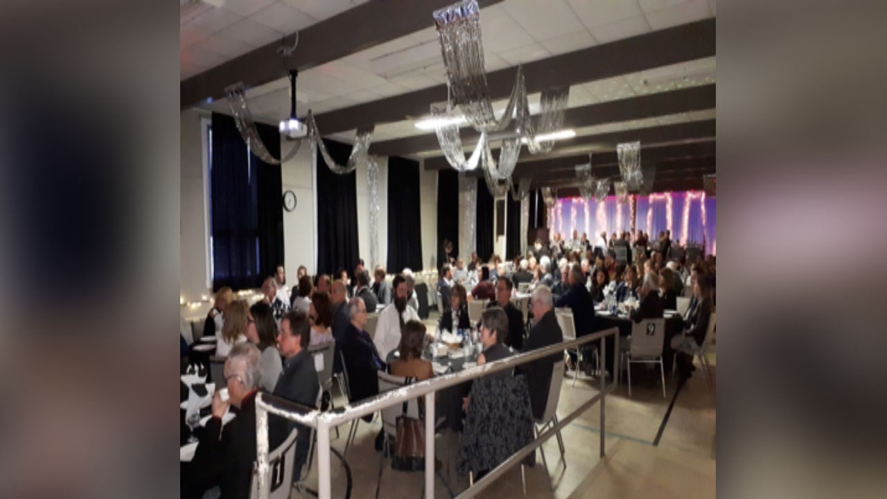 La soirée bénéfice vins et fromages a attiré 128 personnes