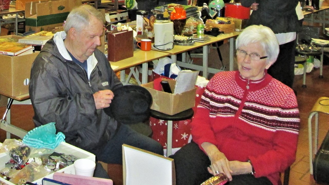 Photo d'une précédente édition du méga marché aux puces au profit du bal des finissants de la polyvalente de Saint-Georges.