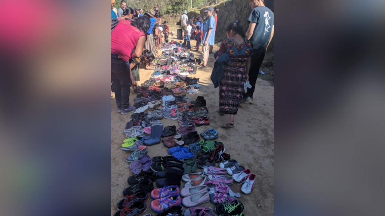 Voyage humanitaire : deux mille paires de chaussures pour le Guatemala