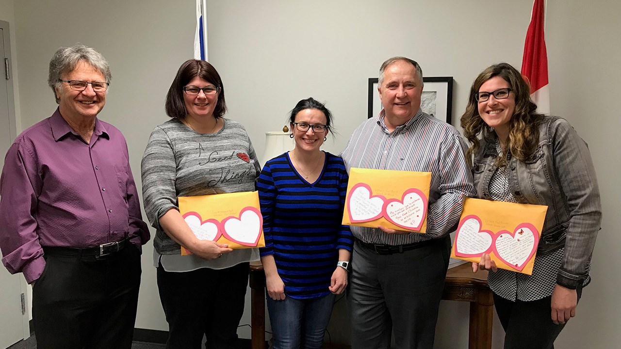 Monsieur Guy Dubé, directeur de Partage au Masculin, Mme Julie Barrette, directrice de la Maison des jeunes de Beauce-Sartigan, Mme Nancy Lacroix, directrice de l’AFMRC (Association des familles monoparentales et recomposées la Chaudière, Monsieur Paul Busque, député de Beauce-Sud et Mme Sarah Rodrigue, directrice générale de la CDC Beauce-Etchemins.