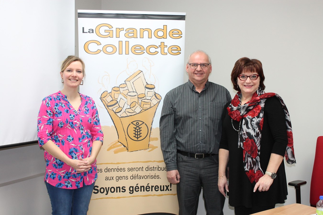 Manon Carrier, agente de liaison, Benoît Giraudeau, président du conseil d'administration, et Nicole Jacques, directrice générale de Moisson Beauce.