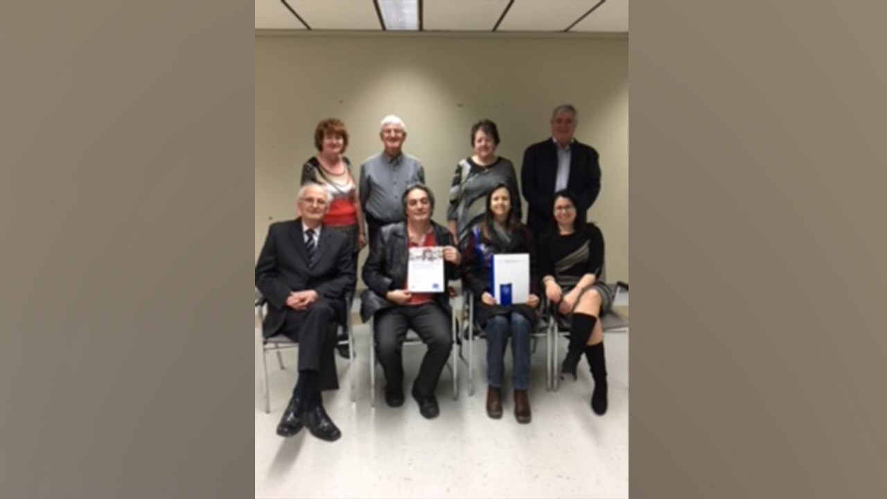 Le comité de la Marche. Assis de gauche à droite : Bernard Poulin, Normand Audet, Patricia Gilbert, et Sonia Nadeau. Debout de gauche à droite : Simone Parent, André Bisson, Madeleine Provençale et Serge Paquet.