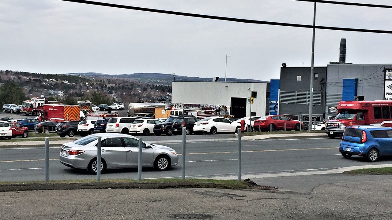 Un incendie s'est déclaré chez le concessionnaire automobile Sitelle Mazda, à Saint-Georges, peu après 12 h lors du mercredi le 2 mai 2018.