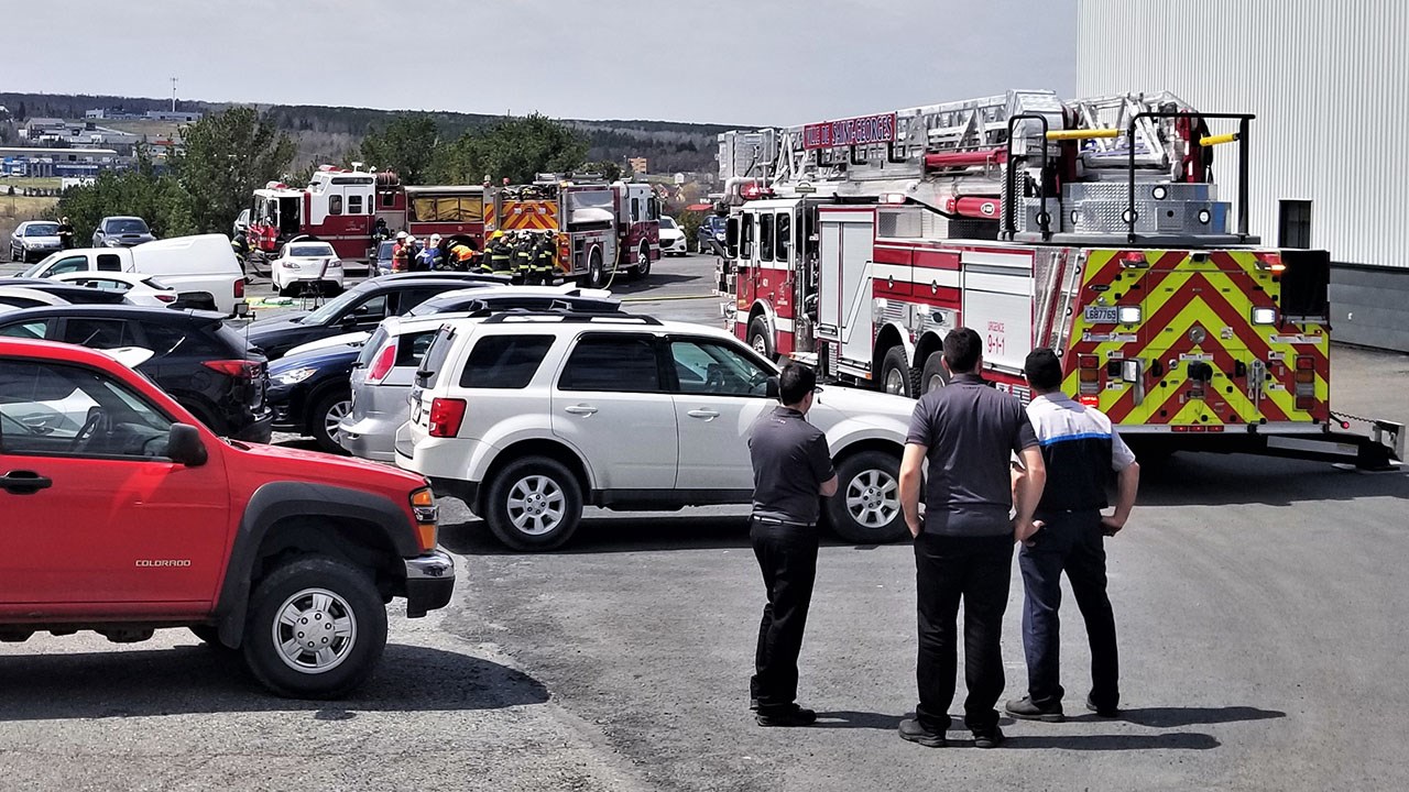 Un incendie s'est déclaré chez le concessionnaire automobile Sitelle Mazda, à Saint-Georges, peu après 12 h lors du mercredi le 2 mai 2018.