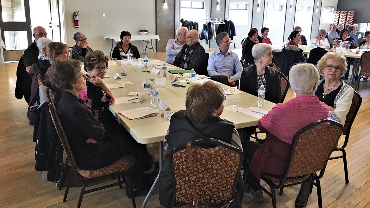La Grande tournée régionale de la Fédération de l'âge d'or du Québec (FADOQ) Québec et Chaudière-Appalaches (RQCA) s'est arrêtée en Nouvelle-Beauce lors du mercredi 2 mai 2018, au centre paroissial de Saint-Bernard, plus précisément.