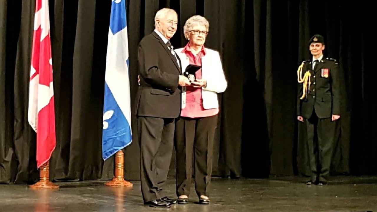 Olivette Veilleux, originaire de la municipalité de Saint-Cyprien, dans la MRC des Etchemins, a reçu la médaille du lieutenant-gouverneur lors du samedi 12 mai 2018.